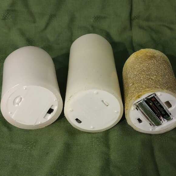 LOT OF 4 – 3  Battery Powered Candles and NIP Hanging Jewelry Organizer. - Picture 6 of 10